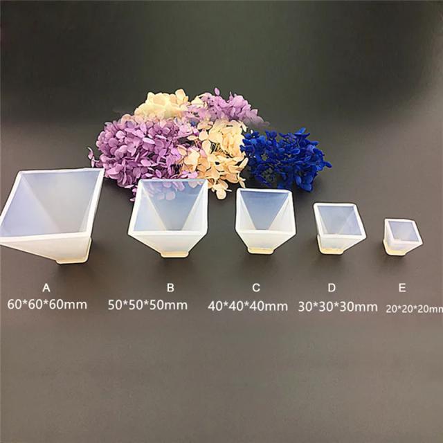 Molde de silicone transparente em forma de pirâmide para artesanato em resina com moldura de plástico