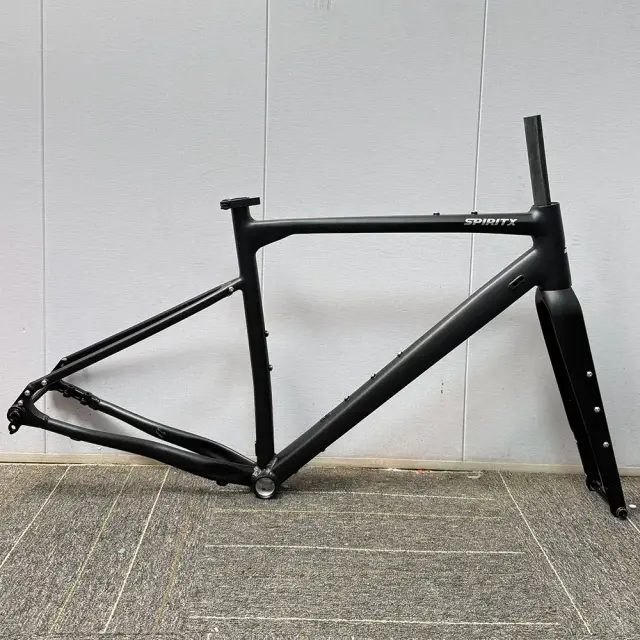 Quadro de Bicicleta de Cascalho Carbono UD e Liga de Alumínio 700c x 40c