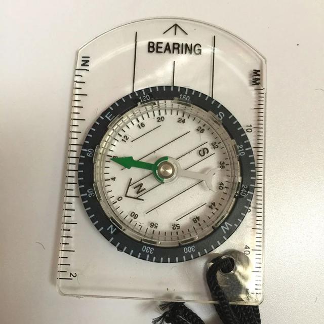 Bússola plástica transparente para camping e trilhas: Kit de compass com pegada proporcional e ferramentas essenciais para suas aventuras ao ar livre