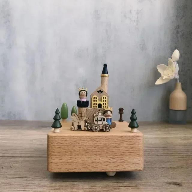 Caixa de Música de Madeira Artesanal Rotativa - Decoração Criativa e Retro para Casa, Ideal para Presentes de Aniversário e Natal